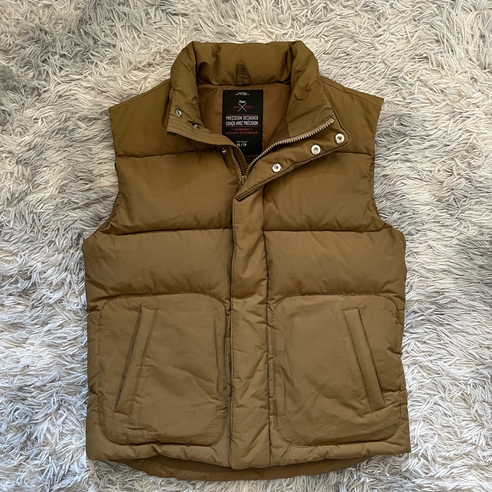 GAP Men's Brown Quilted Vest